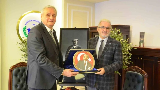 Başkan Bakkalcıoğlu Ertuğrulgazi Derneği'nin yeni yöneticileri ile bir araya geldi