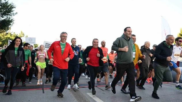 Başkan Böcek, Runtalya'da koştu