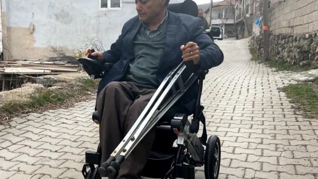 Başkan Büyükkılıç, akülü sandalye isteyen vatandaşın talebini anında yerine getirdi