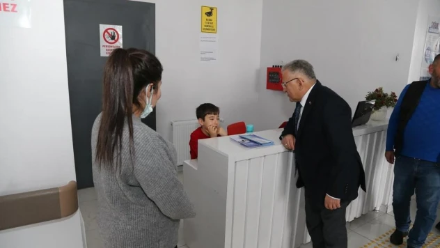 Başkan Büyükkılıç, sağlık çalışanlarını ziyaret etti