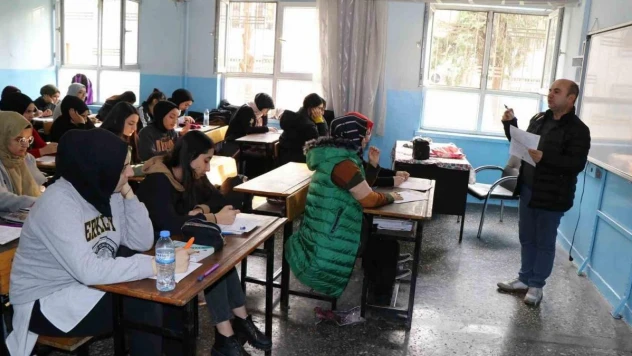 Başkan Canpolat ile gençler için eğitim seferberliği sürüyor