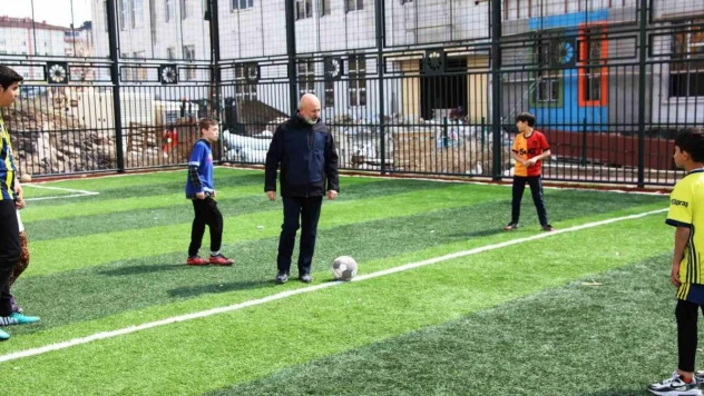 Başkan Çolakbayrakdar, gençlerin gönlünü fethetti