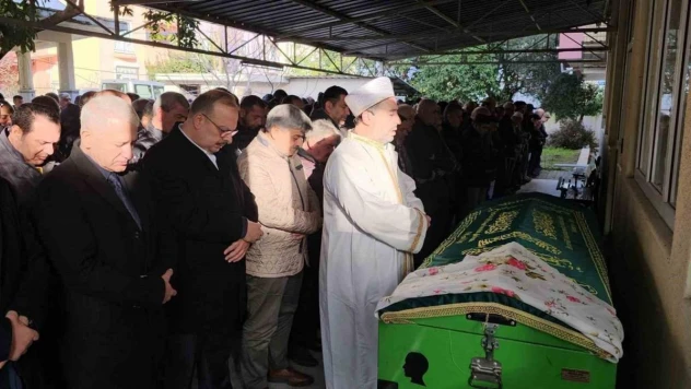 Başkan Çömden'in hayatını kaybeden annesi son yolculuğuna uğurlandı