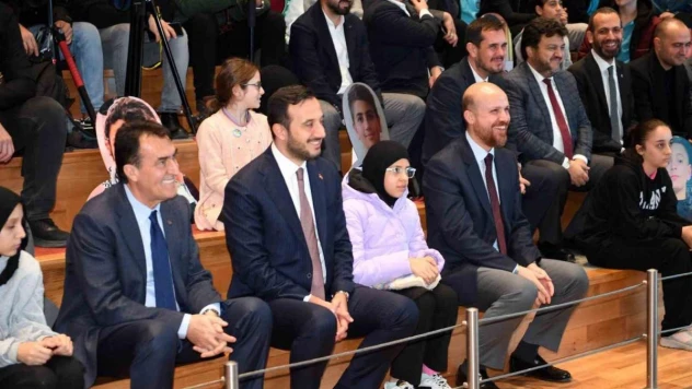 Başkan Dündar, TÜGVA'nın etkinliğinde öğrencilerle buluştu