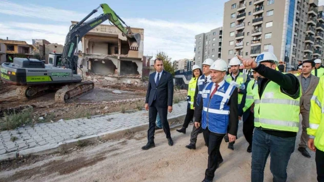 Başkan Soyer'den Uzundere Kentsel Dönüşüm Alanı'nda yerinde inceleme