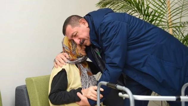 Başkan Vidinlioğlu yeni yıla görev başındaki ekipler ve huzurevi sakinleri ile girdi