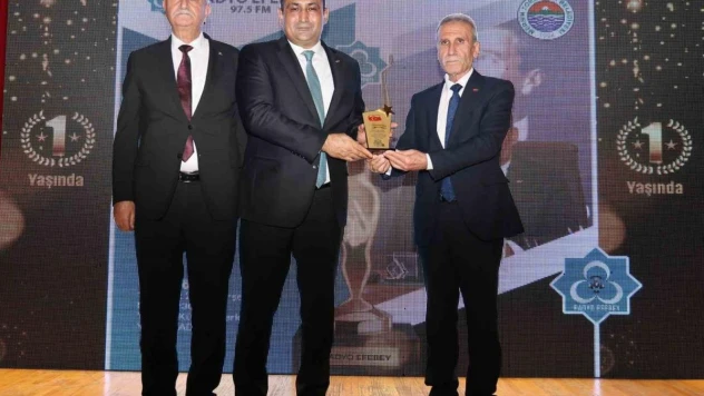 Başkan Yılmaz'a yılın sosyal belediyecilik ödülü