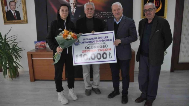 Başkan Yılmaz, U-21 Ümitler Avrupa Şampiyonasında 3'üncü olan Tekvandocu Zeynep Taşkın'ı tebrik etti