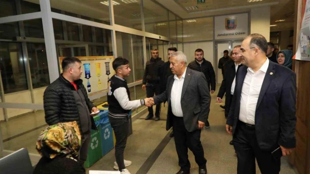 Başkan Zeybek belediye birimlerinin yeni yılını kutladı