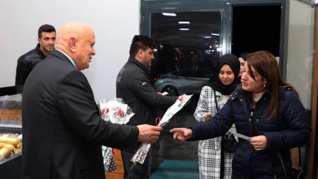 Bayburt Belediyesi 24 Kasım'da öğretmenleri unutmadı