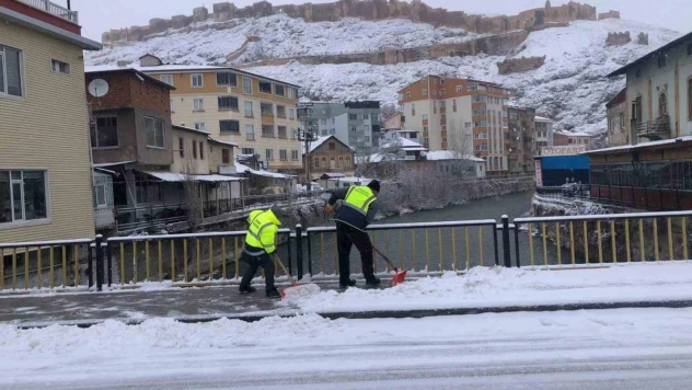 Bayburt Belediyesinin yoğun kar mesaisi devam ediyor