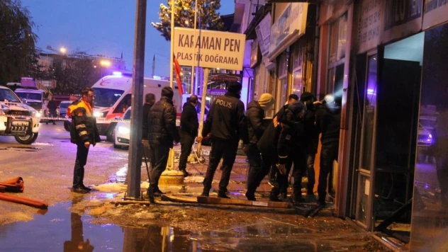 Bayburt'ta cam balkon üretimi yapılan iş yerinde patlama
