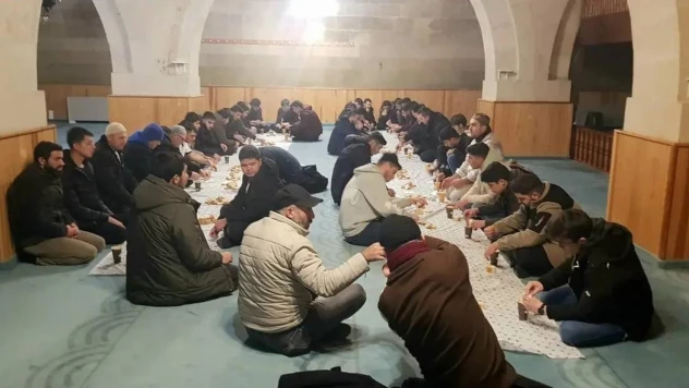 Bayburt'ta sabah namazı buluşmaları öğrencilerin yoğun katılımıyla devam ediyor