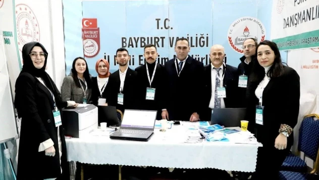 Bayburtlu öğretmenler kariyer fuarında çalışmalarını anlattılar