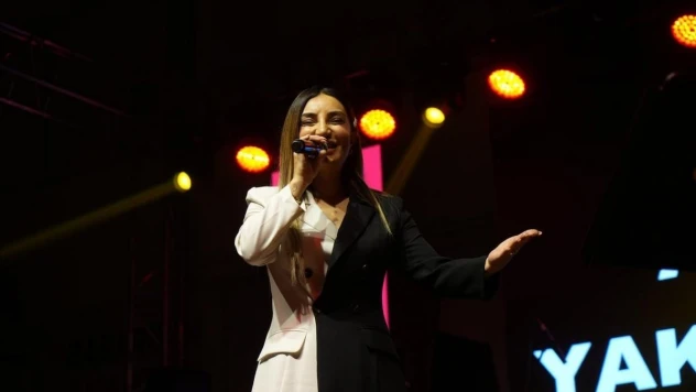 Bayburtlular Aysel Yakupoğlu konseriyle unutulmaz bir gece yaşadılar