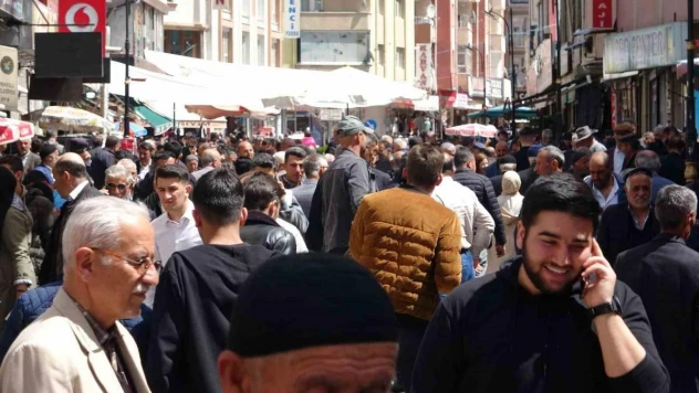 Van'da bayram alışverişi esnafa nefes aldırdı