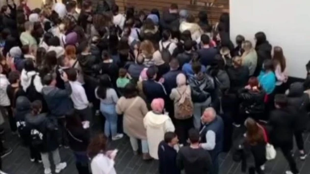 Bayrampaşa'da bir alışveriş merkezinde 'Efsane Kasım' yoğunluğu
