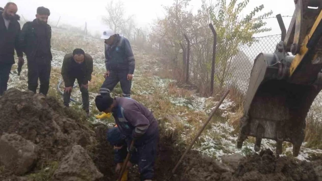 Belediye ekipleri olumsuz hava şartlarına rağmen arızaları gideriyor