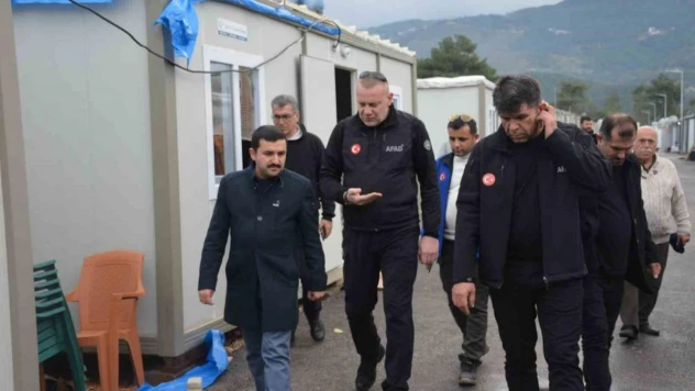 Belen Kaymakamı Yılmaz, konteyner kentlerde incelemelerde bulundu