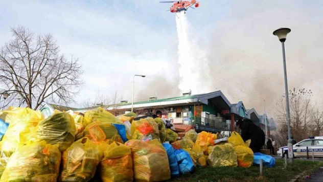 Belgrad'daki AVM yangınına 3 helikopterle müdahale