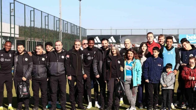 Beşiktaş, bugünkü antrenmanda özel misafirlerini ağırladı
