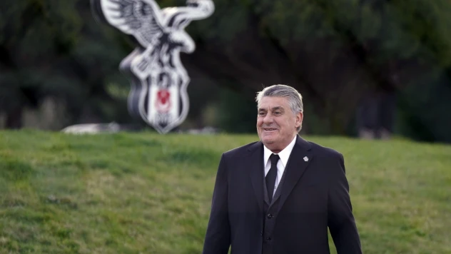 Beşiktaş Olağan Seçimli Genel Kurulu'nda Serdal Adalı, yeniden başkanlığa seçildi.