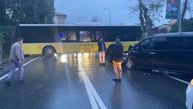 Beşiktaş'ta İETT otobüsü araca çarptı
