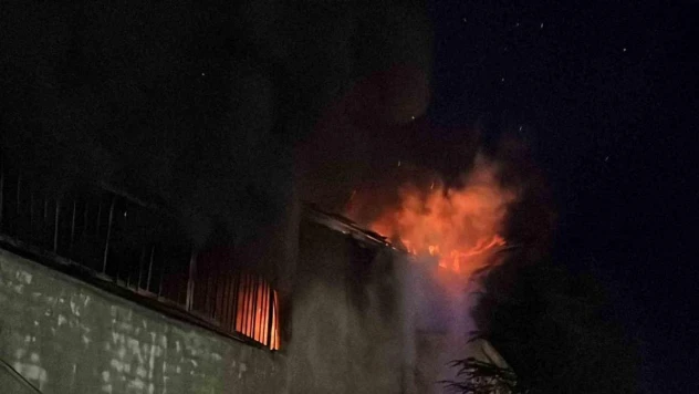 Beyaz eşya deposunda çıkan yangın güçlükle söndürüldü