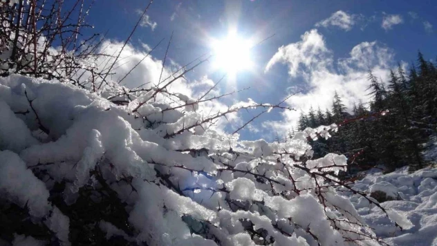 Beyaza bürünen Toroslar'da kartpostallık görüntüler oluştu