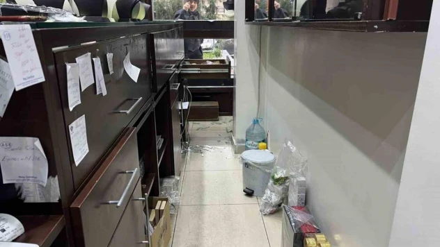 Beylikdüzü'nde 4 dakika içinde yaklaşık 1 buçuk kilo altını çaldılar