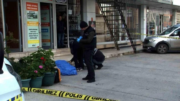 Beylikdüzü'nde 54 yaşındaki kadın pasajın çatısından atlayarak intihar etti