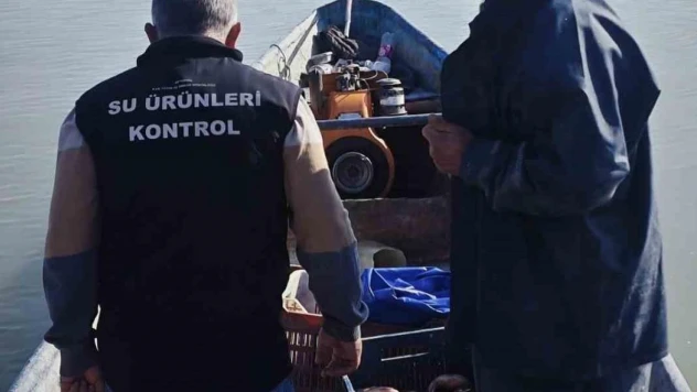 Beyşehir Gölü'nde yasa dışı av denetimleri sürüyor