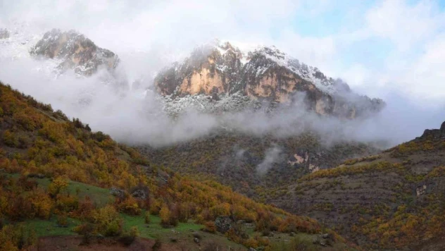 Beytüşşebap'ta karlı dağlar kartpostallık manzara oluşturdu