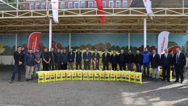 Bilecik'te 208 çiftçiye 10 ton yonca tohumu verildi