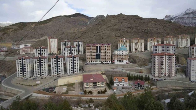 Bin 700 seçmenli mahallede 10 muhtar adayı tartışma konusu oldu