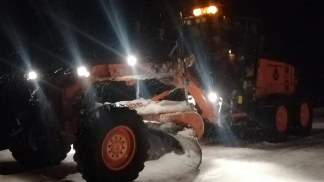 Bin 825 rakımlı Alacabel'de gece başlayan kar yağışı 10 kilometrelik alanda etkili oldu