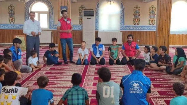Bingöl'de gençler, Kur'an kursu öğrencileriyle bir araya geldi