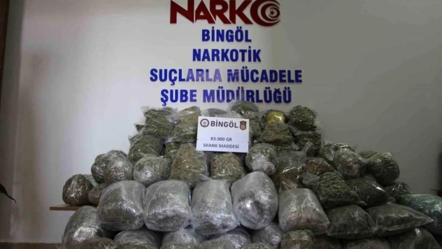 Bingöl'de 84 kilo esrar ele geçirildi: 3 firari şahsı arama çalışmaları sürüyor