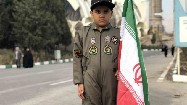 Binlerce İranlı Kirman'daki terör saldırısını protesto etti