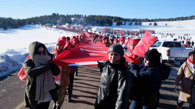 Binlerce kişi şehitler için Sarıkamış'ta yürüdü