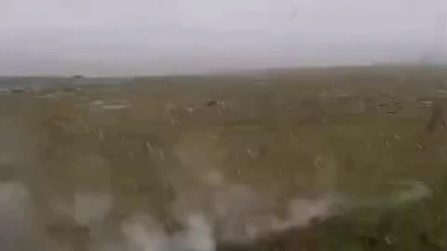 Bir metre ötelerine düşen yıldırım büyük korku yaşattı