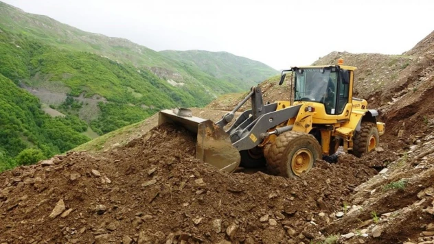 Bitlis'te 15 köy yolu ve içme suyu hatları selden zarar gördü