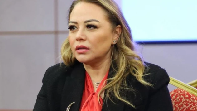 Boğaz ağrısına hatmi çiçeği iyi geliyor