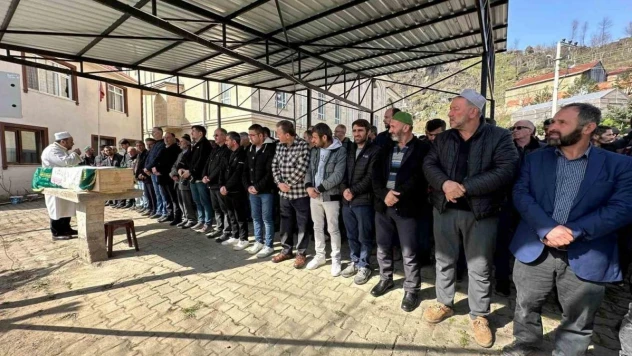 Boşanma aşamasındaki eşi tarafından öldürülen genç kadın son yolculuğuna uğurlandı