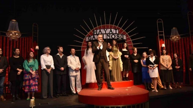 Bozüyük Belediye Tiyatrosu perdelerini muhteşem bir oyun ile açtı