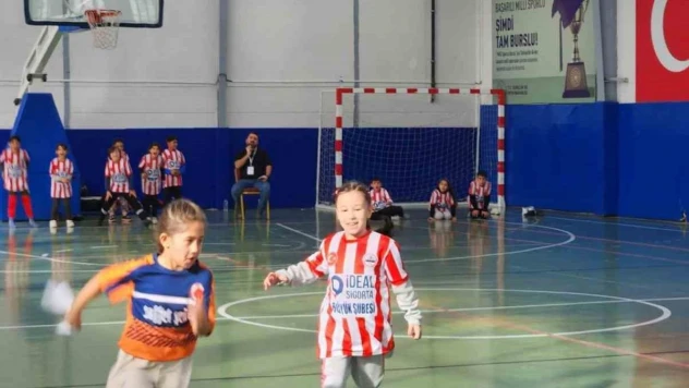 Bozüyük'te yapılan geleneksel çocuk oyunları heyecanlı yarışmalara sahne oldu