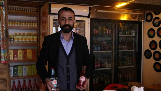 Bu gazozcu ziyaretçilerini çocukluğuna götürüyor