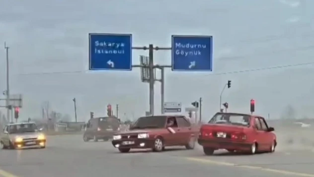 Bu kadarına pes dedirtecek görüntü: Kara yolunu kapatarak böyle drift attılar