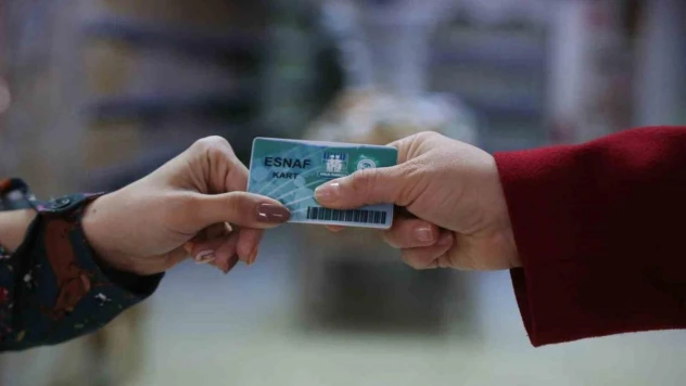 Bu markette para da kredi kartı da geçmiyor