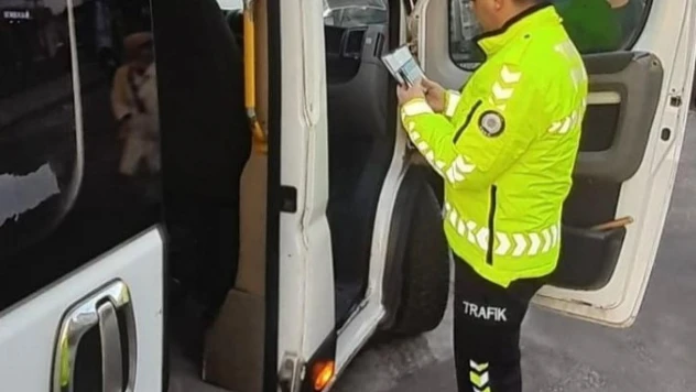 Bu sefer ceza yazmak için değil 'Teşekkür' etmek için durdurdu